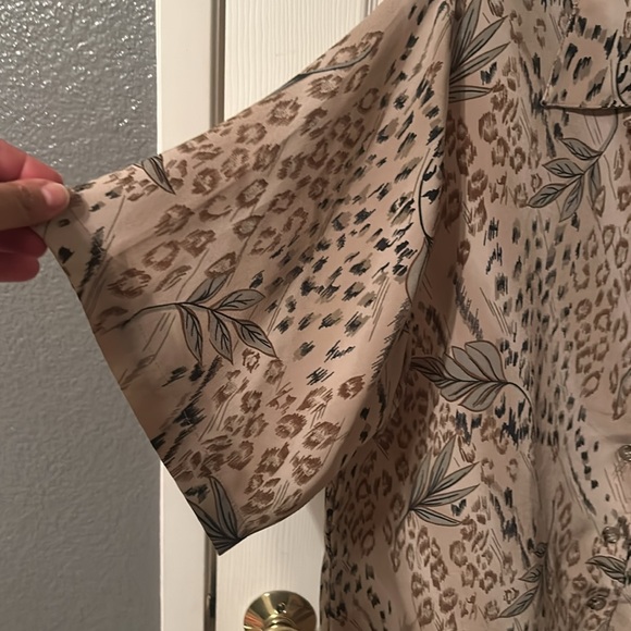 Vintage 3x leopard plant print blouse. - Picture 3 of 5